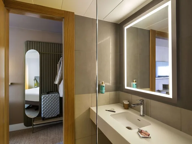 غرفة عائلية بسرير مزدوج وسريرين منفصلين، Novotel Nancy 6/7