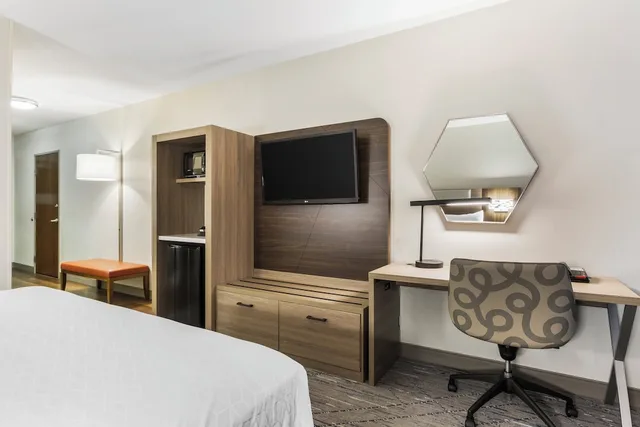 غرفة قياسية بسرير كوين، Holiday Inn Express Hotel And Suites Belgrade 2/8