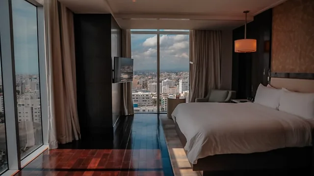 جناح كلوب بسرير فردي بإطلالة على المدينة بغرفة نوم واحدة مع دخول صالة النادي، Intercontinental Real Santo Domingo 5/10