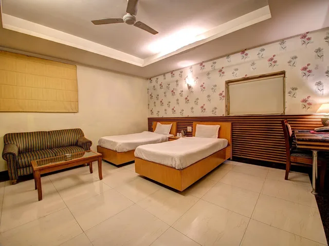 غرفة بسريرين منفصلين، P.R RESIDENCY HOTEL 1/2