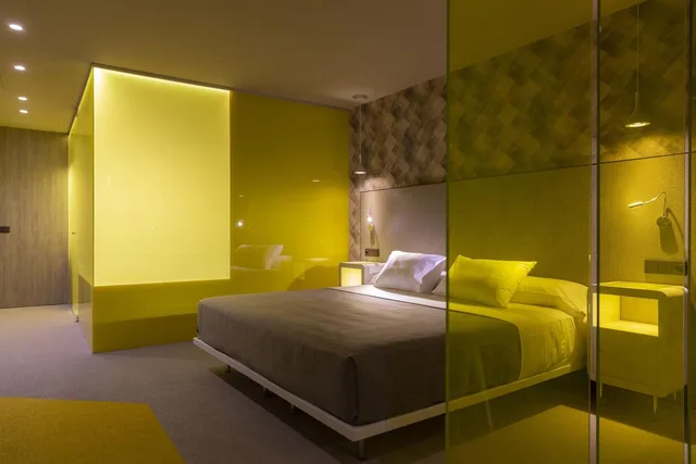 Junior Suite, Queen Bed, Sofa, Macia Sevilla Kubb 1/1