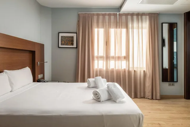 Room, Double or Twin Bed, Hotel Madanis Liceo 2/8