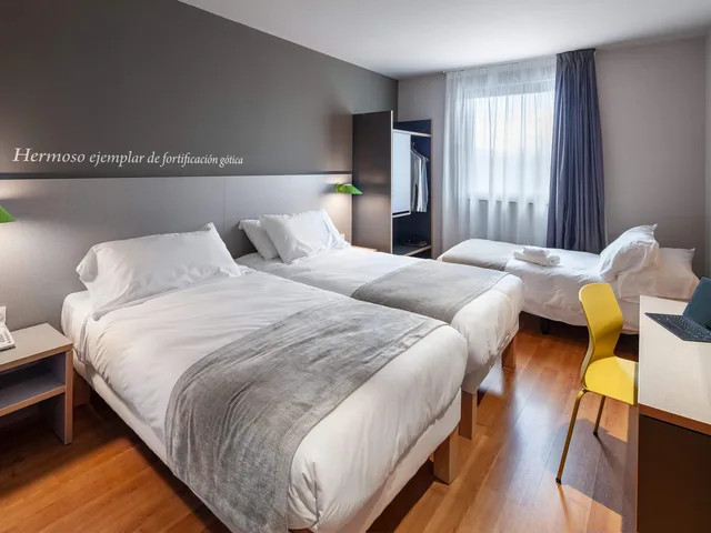 غرفة قياسية ثلاثية بسرير مزدوج، Ibis Styles Pamplona Noain 1/3
