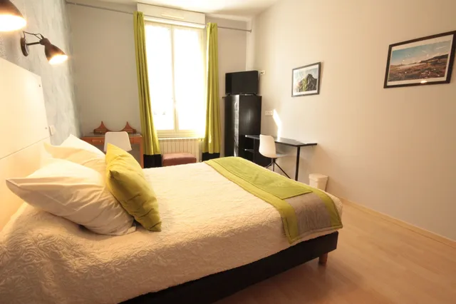 Room, 1 Queen and 1 Single Bed, Hotel Des Arts 1/3