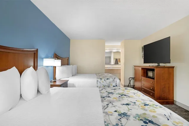 غرفة قياسية بسريرين كوين للمدخنين، Best Western Inn & Suites Monroe 4/6