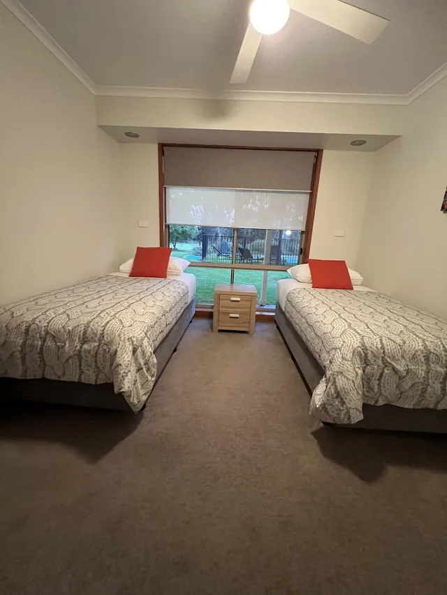 2 Bedrooms, Apartment, Queen and Twin Beds, Kitchen, Greenways Holiday Units 2/4