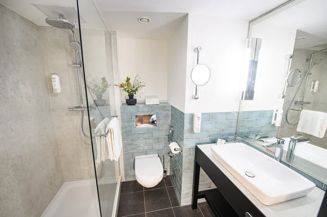 غرفة قياسية بسريرين منفصلين مع سرير إضافي، Holiday Inn Luebeck 5/6