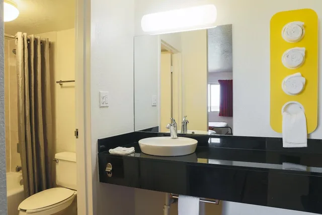 غرفة قياسية بسريرين كوين، Motel6 Cutler Bay, FL - Miami 8/10