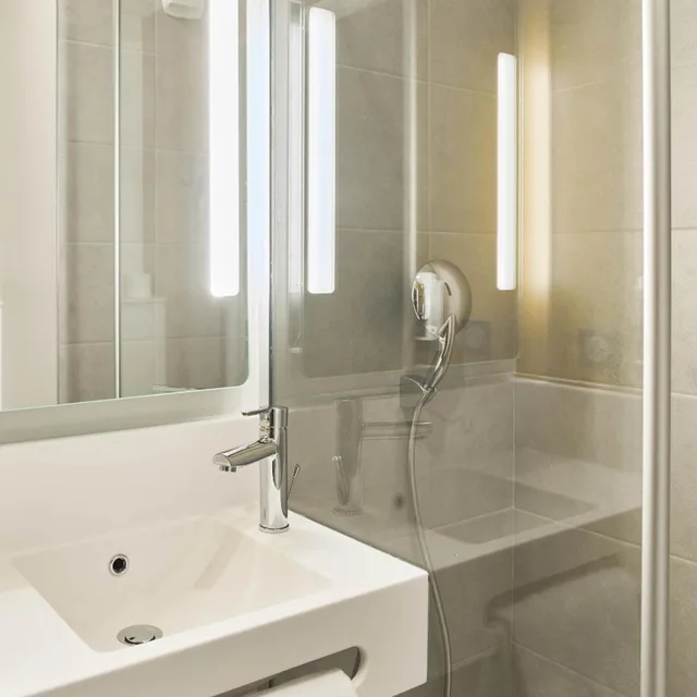 غرفة سوبيريور بسرير مزدوج، B&B Hotel Versailles Rocquencourt 4/4