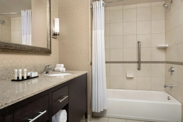 جناح بسريرين كوين مع أريكة، Embassy Suites by Hilton Birmingham Hoover 5/6