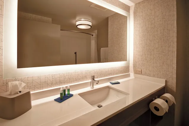 غرفة قياسية بسريرين كوين لذوي الإعاقة، Holiday Inn Express Suites Schererville 2/2