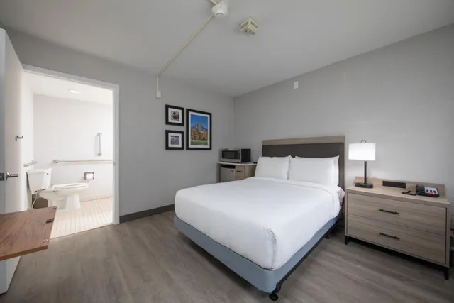 Hospitality, Double Bed, Accessible، The Jackson SouthTown Motel 2/7