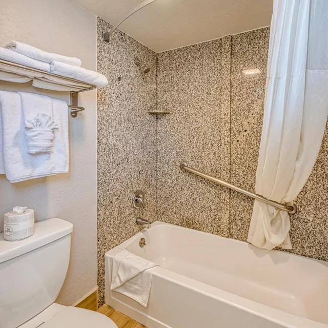 غرفة بسريرين كوين، Harbor House Inn 8/9