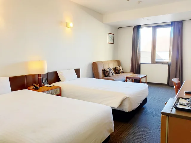 غرفة سوبيريور بسريرين منفصلين مع أريكة للمدخنين، Hotel Hakodate Royal 2/2