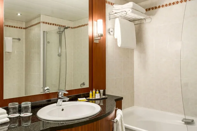 غرفة بسرير كينج بإطلالة على الجبل، Riviera Marriott Hotel La Porte de Monaco 7/8