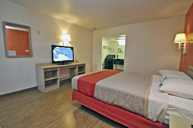 غرفة قياسية بسرير كوين، Motel6 Sallisaw, OK 7/14
