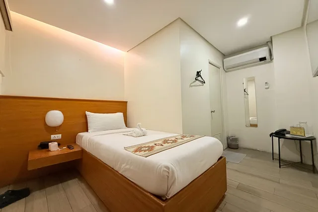 غرفة مفردة بحمام خاص، Aurora Suites Pasay near Airport 1/4