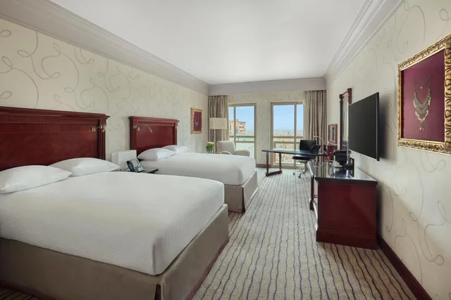 غرفة بريميوم بسريرين منفصلين مع دخول صالة النادي، Intercontinental Citystars Cairo 1/2