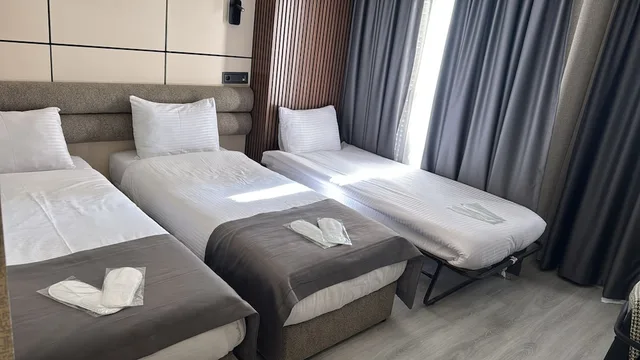 غرفة قياسية ثلاثية بثلاثة أسرّة بشرفة، Amara Old City Hotel and Spa 1/10