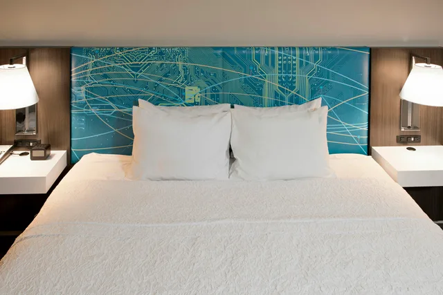 غرفة بسرير كينج لذوي الإعاقة، Hampton Inn Hilton Head 2/3