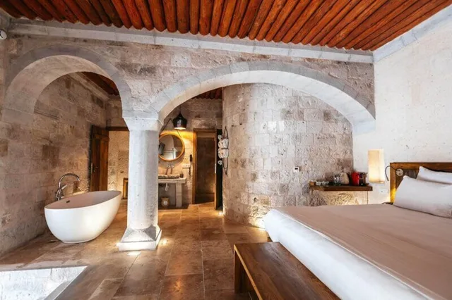 جناح بمسبح خاص، MILLSTONE CAVE SUITES 4/4