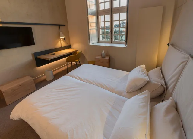 Emotion, Queen Bed، Fontevraud L Ermitage 1/2