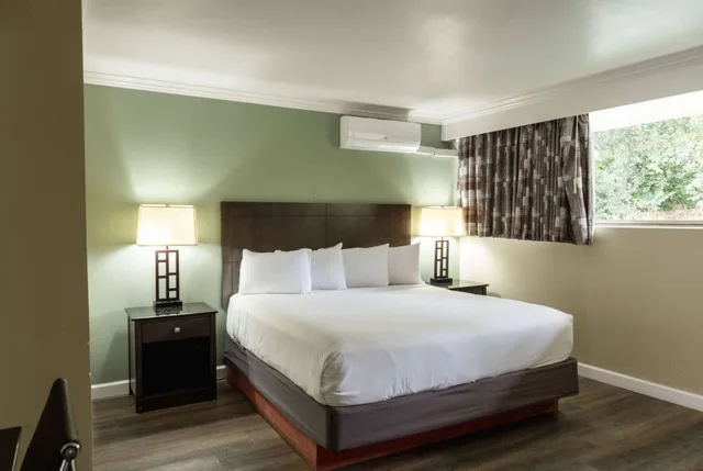 جناح بسرير كينج وسريرين كوين بغرفة نوم واحدة، Travelodge By Wyndham Monterey Bay 8/10