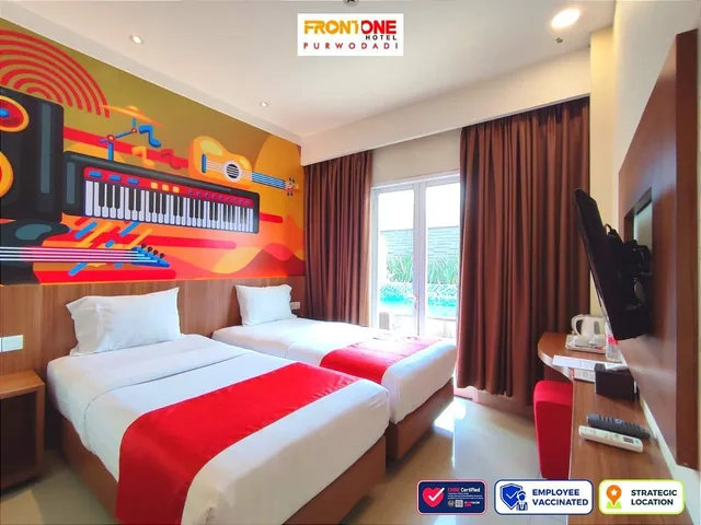 Deluxe, Twin Beds, Pool Access، Front One Hotel Purwodadi 1/1