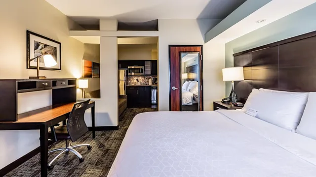 Studio, Suite, Days Inn And Suites By Wyndham Tampa Raymond James Stadium 2/2