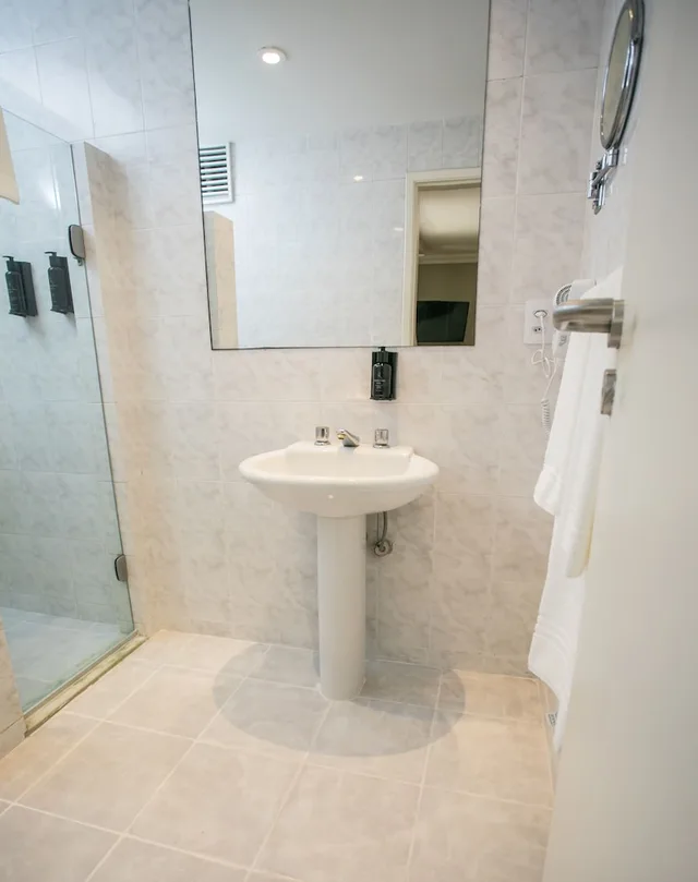غرفة فاخرة ثلاثية بسرير كينج وسرير فردي، Regency Park Hotel 3/3