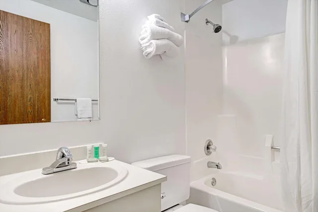 Deluxe, 2 Double Beds, Super 8 By Wyndham Chaska 7/10