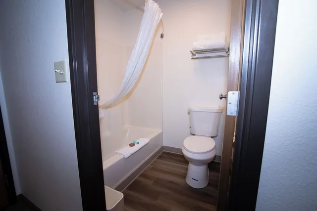 غرفة بسريرين كينج، Alliance Hotel & Suites, a Howard Johnson by Wyndham 8/9