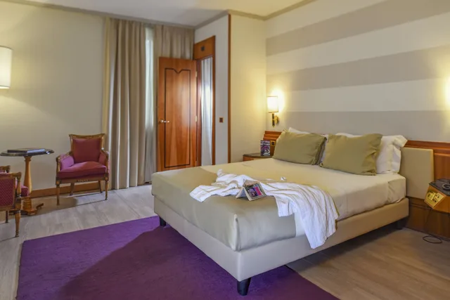 Classic, King Bed, Hotel Leon d Oro 2/6