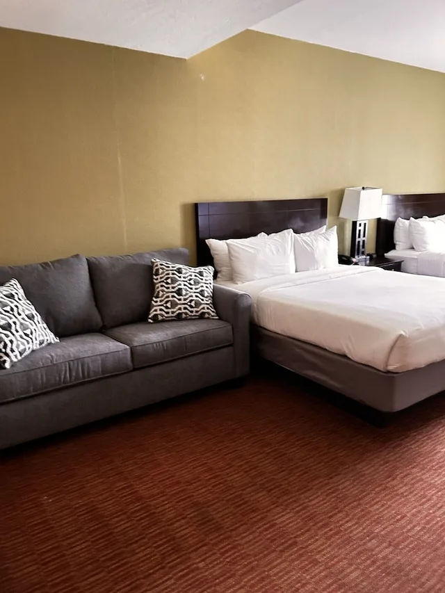 Executive, Double Bed, Sofa, Greentree Inn Suites In Pinetop 1/1