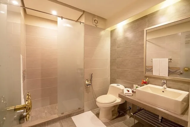 غرفة ديلوكس بسرير كينج، Hotel One Garden Town Lahore 3/3