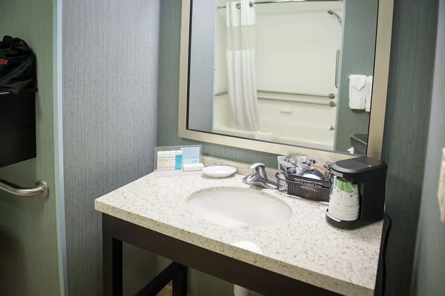 جناح استوديو بسرير كينج مع أريكة، Hampton Inn Suites St Petersburg Downtown 5/7