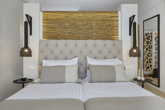 2 Bedrooms, Aphrodite, Villa, King Bed, 3 Beds, Sea View, Sofa, Private Pool، Volcano View Hotel 2/5