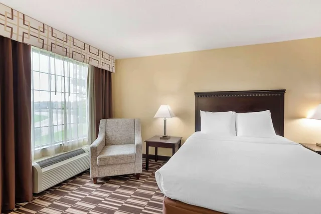 غرفة قياسية بسريرين كوين، Best Western Plus Victor Inn & Suites 2/7