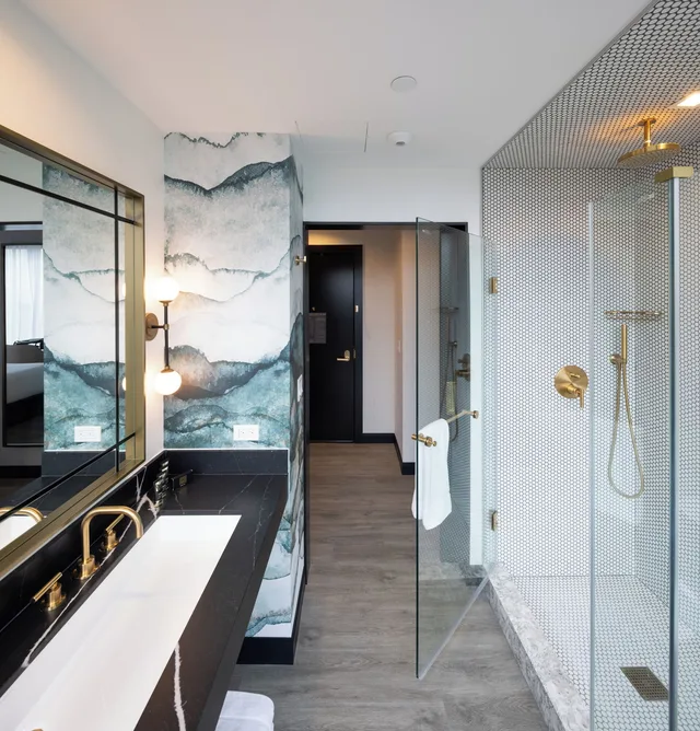 غرفة بسرير كينج مع دخول الصالة، The Godfrey Hotel Hollywood 6/7