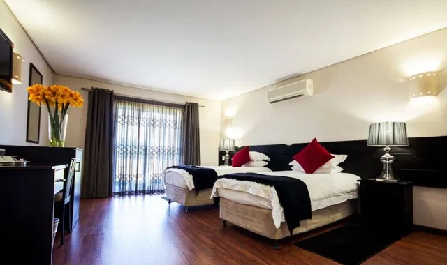غرفة سوبيريور بسريرين منفصلين، Desert Palace Hotel 1/3