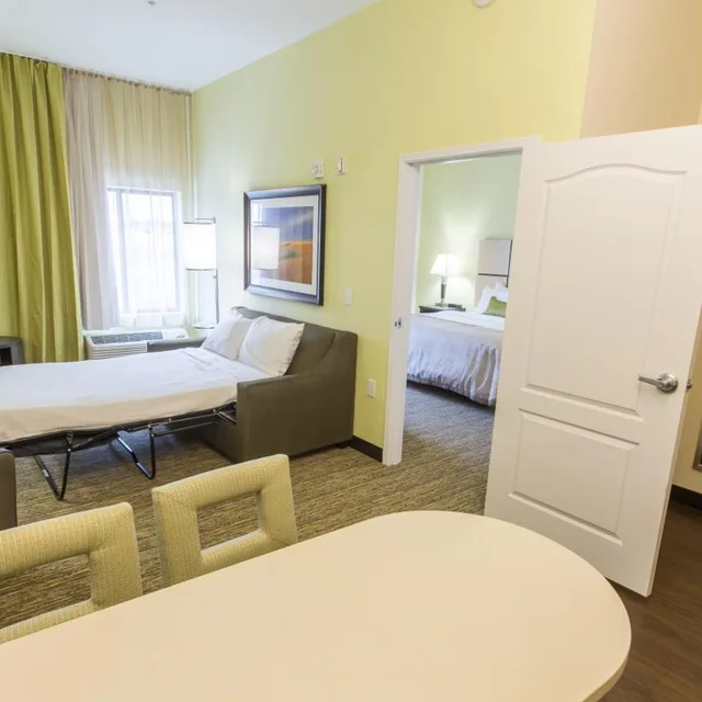 جناح بسرير كينج بغرفة نوم واحدة مع أريكة، CANDLEWOOD SUITES OVERLAND PARK 5/7