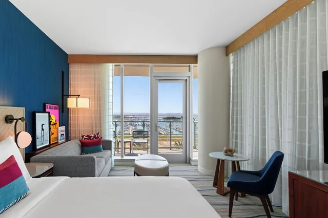 Room, King Bed, Bay View, Balcony, Corner، Gaylord Pacific Resort & Convention Center 4/5