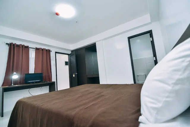 استوديو بسرير كوين، The Strand Suites And Dormitel 1/2