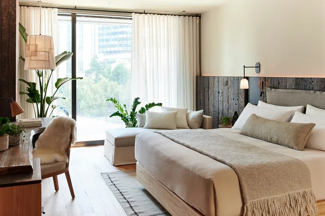 City, King Bed, 1 Hotel Melbourne 1/2