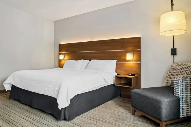 غرفة قياسية بسرير كوين، Holiday Inn Express Hotel And Suites Marion 2/4