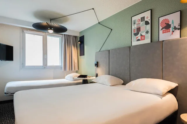 Standard, 1 Double and 1 Single Bed, Sofa, ibis Paris Italie Tolbiac 13ème 2/7