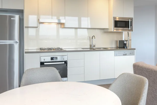 1 Bedroom, Suite, King Bed, Meriton Suites Adelaide Street 4/4