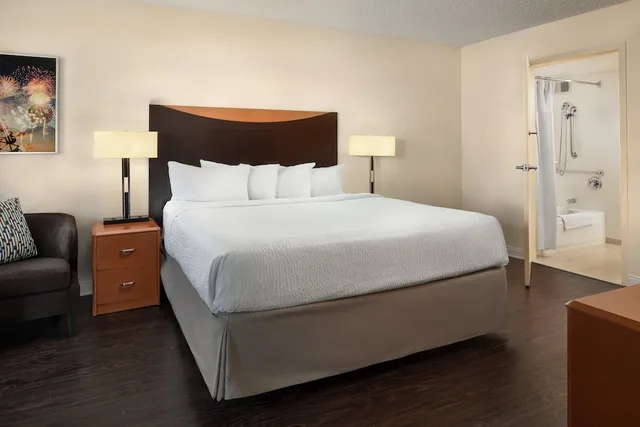 Room, King Bed, Sofa, Accessible, Fairfield Inn By Marriott Anaheim Resort 3/9