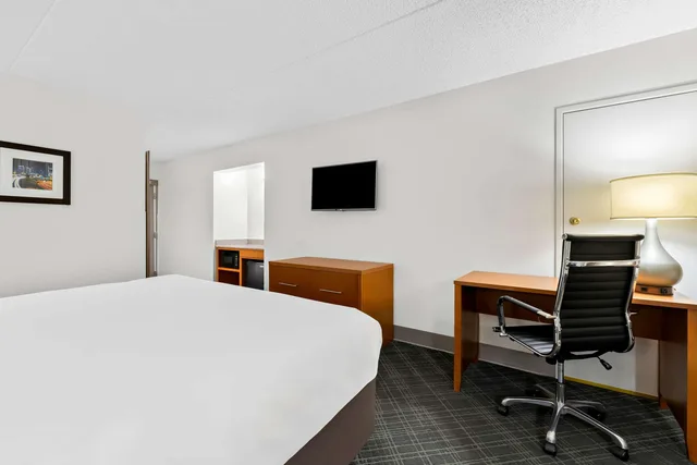 غرفة بسرير كينج، Comfort Inn & Suites Nashville Near Tanger Outlets I-24 Antioch 4/8