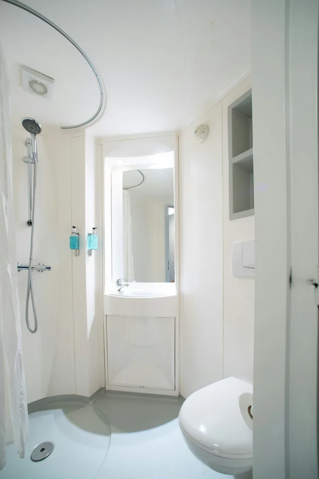 Small Double Room - No Window، CiTi Hotel London Luton By Belvilla 2/3